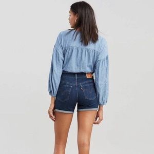 NWT Levi’s mid length denim jeans shorts 26